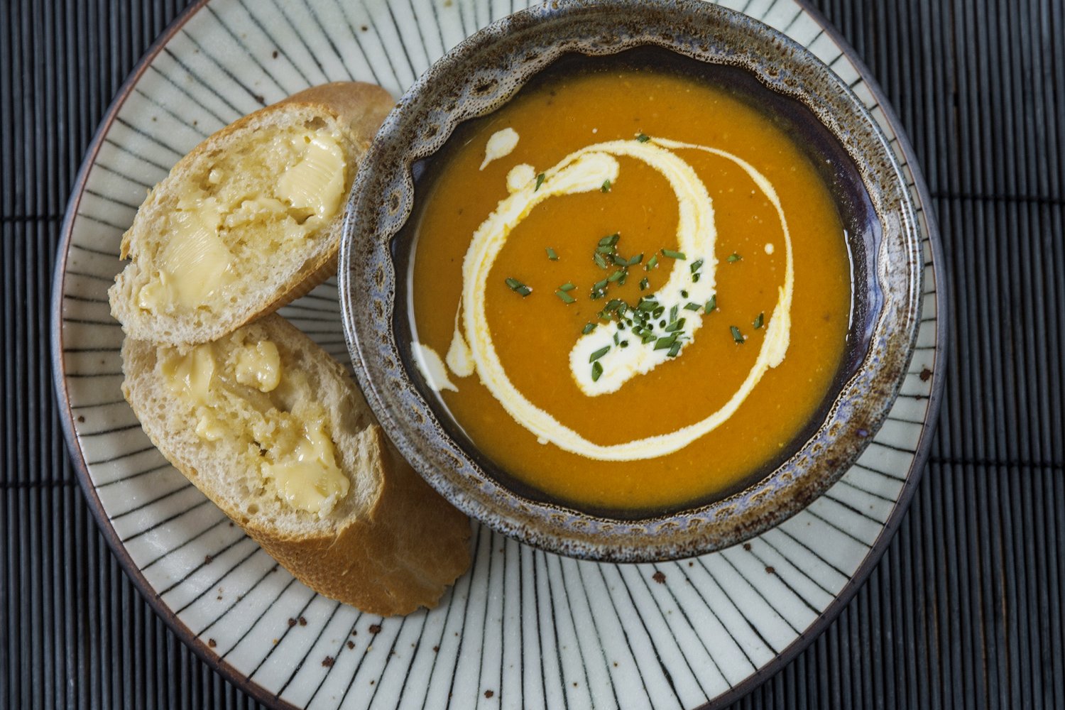 Huskyan soup and bread